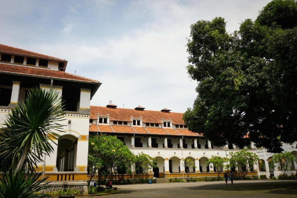 Guest House Nozz Semarang Exterior photo