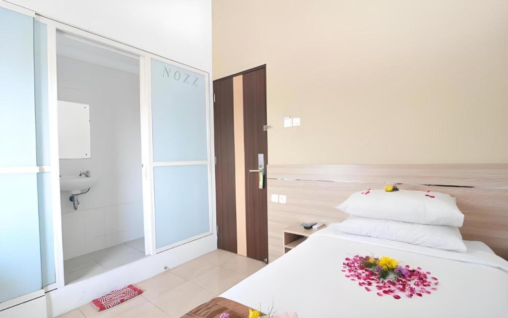 Guest House Nozz Semarang Exterior photo