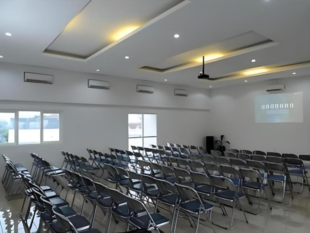 Guest House Nozz Semarang Exterior photo